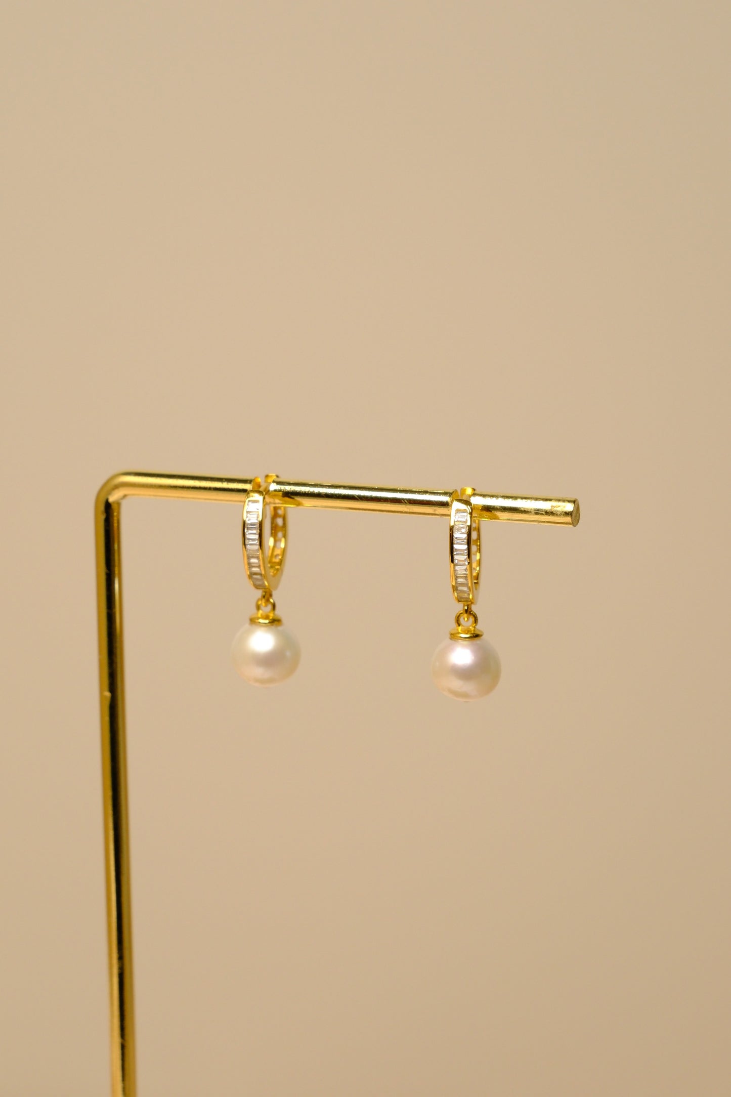 Clio Pearl Hoop