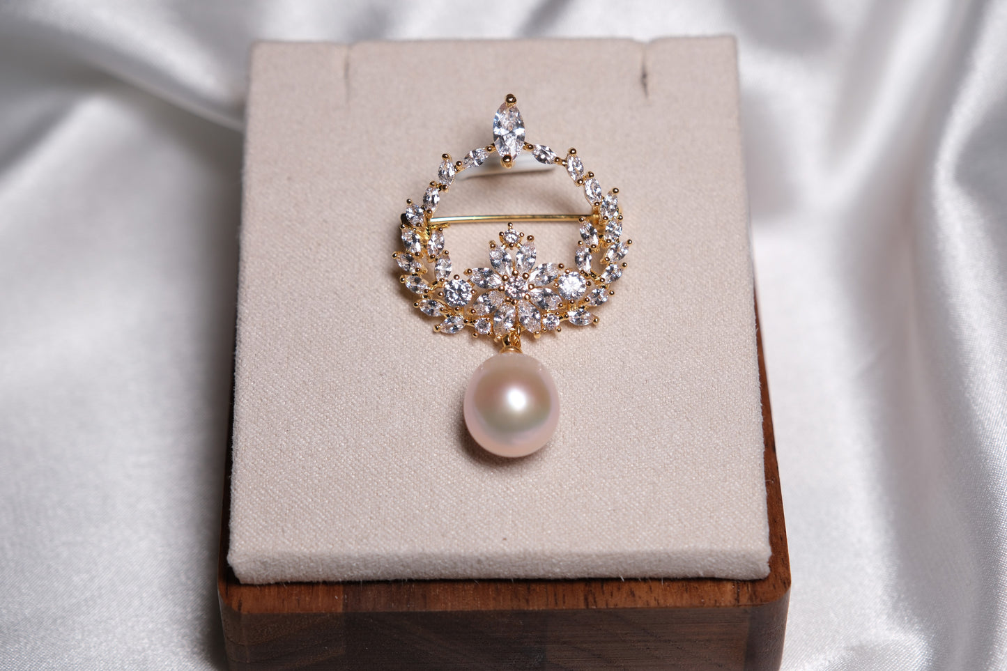 Tiara Pearl Brooch Pin