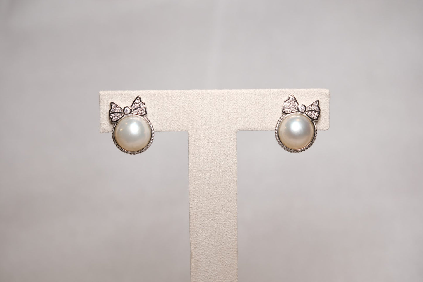 Darling Pearl Studs