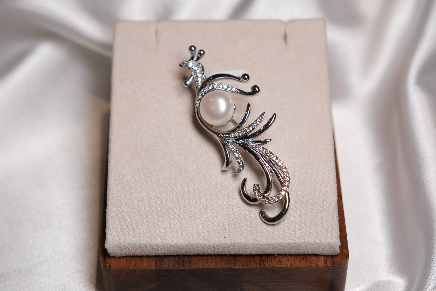 Anka Pearl Brooch Pin