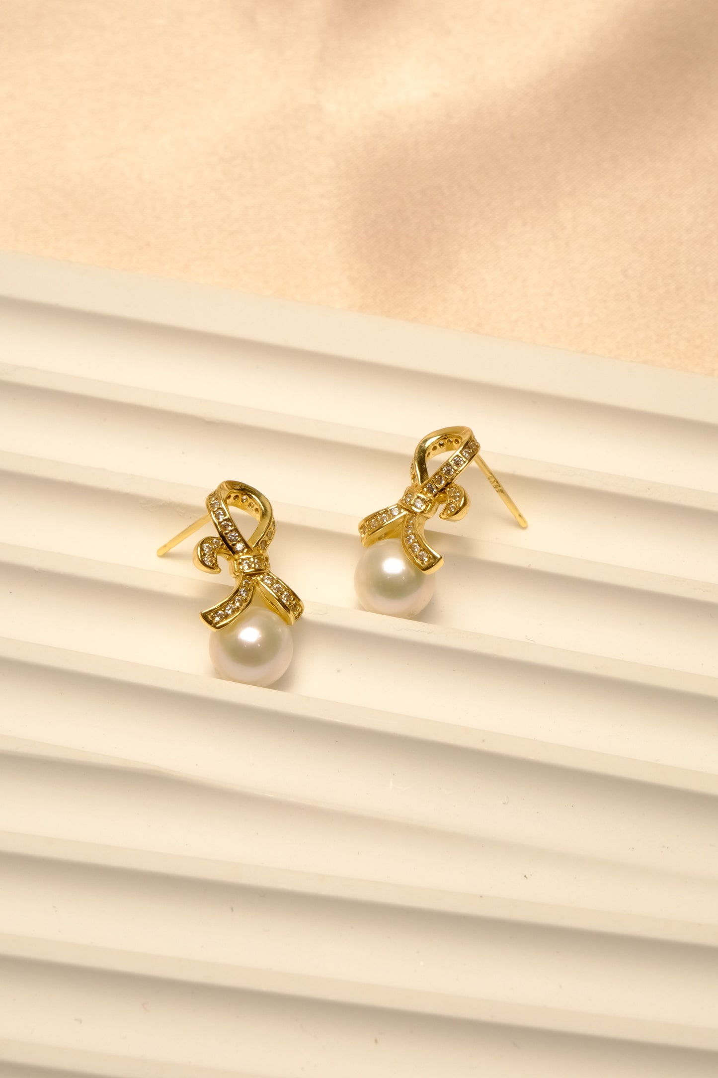Ribbon Pearl Earrings
