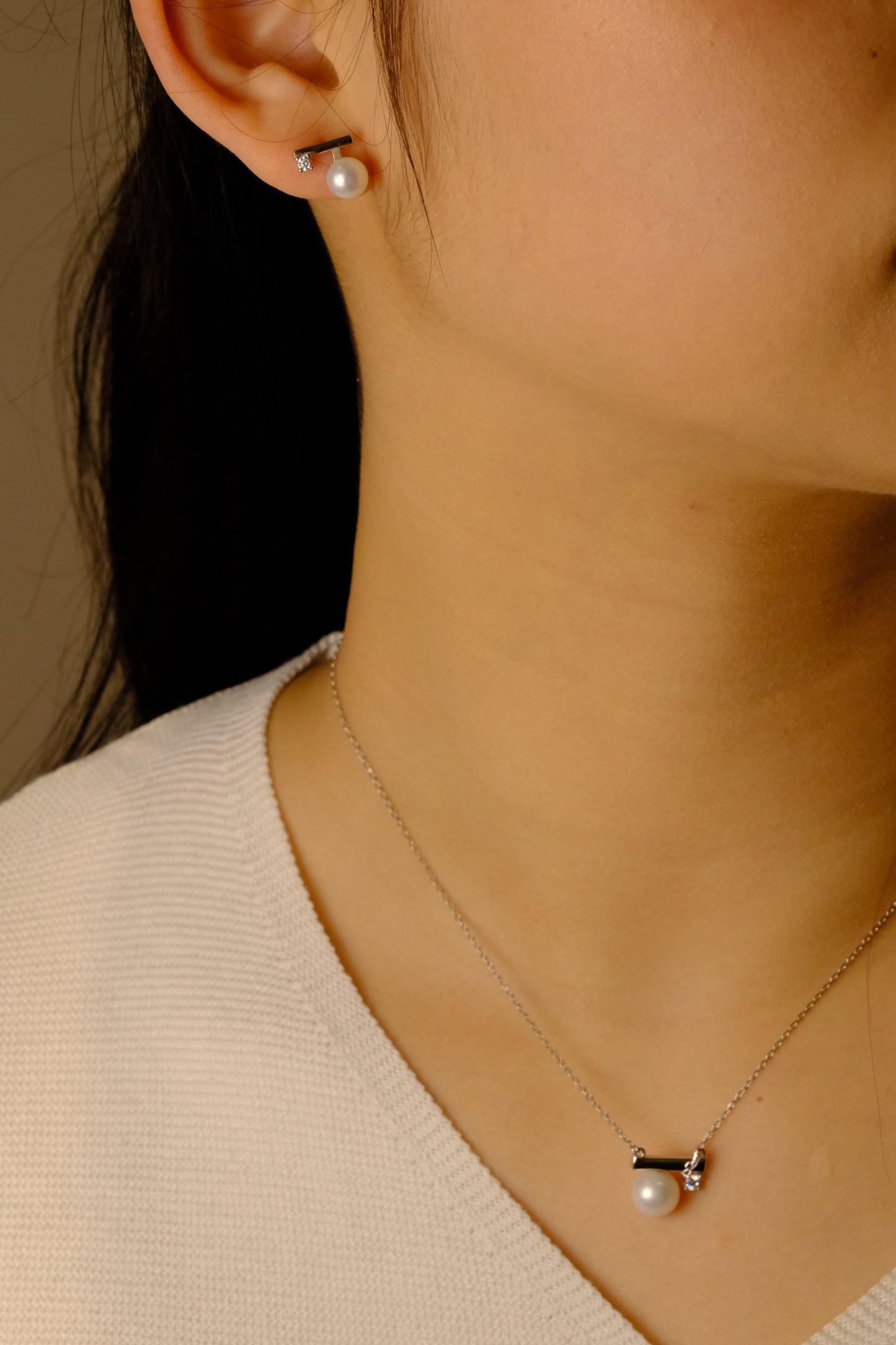 Serene Pearl Earrings