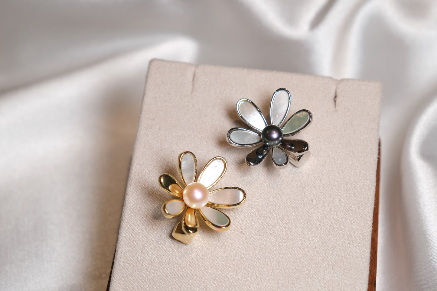 Daisy Pearl Brooch Pin