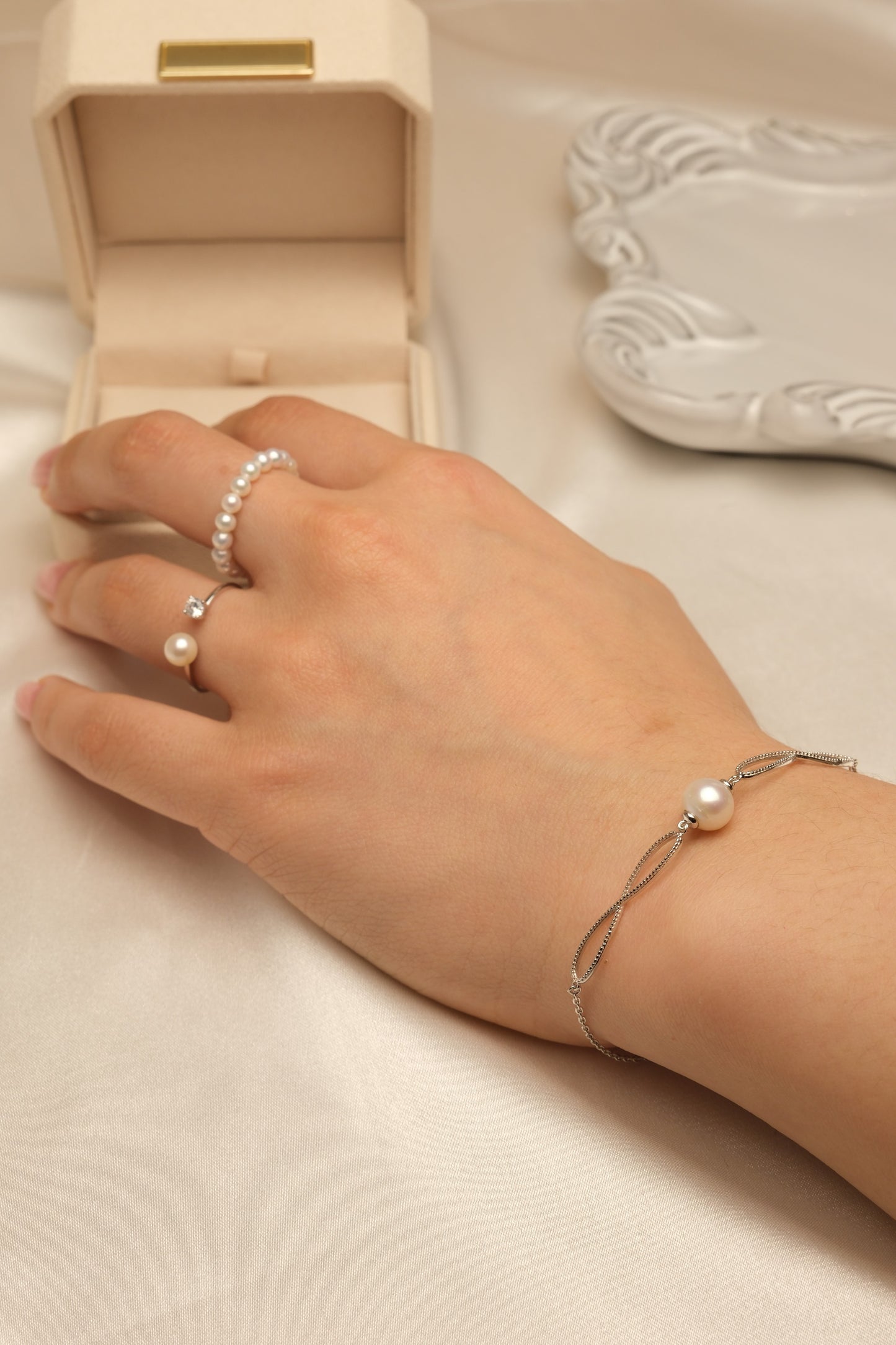 Rhea Pearl Bracelet