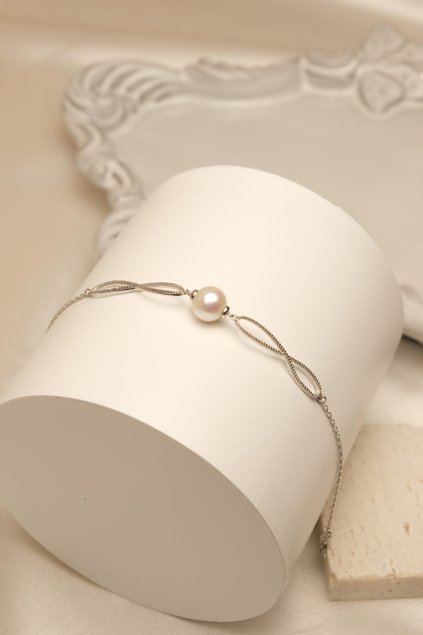 Rhea Pearl Bracelet
