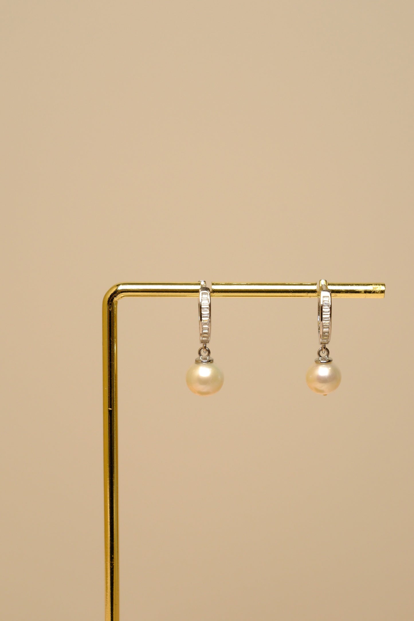 Clio Pearl Hoop