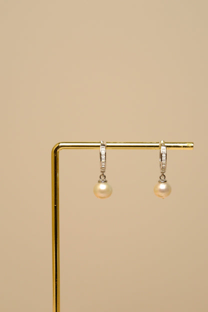 Clio Pearl Hoop