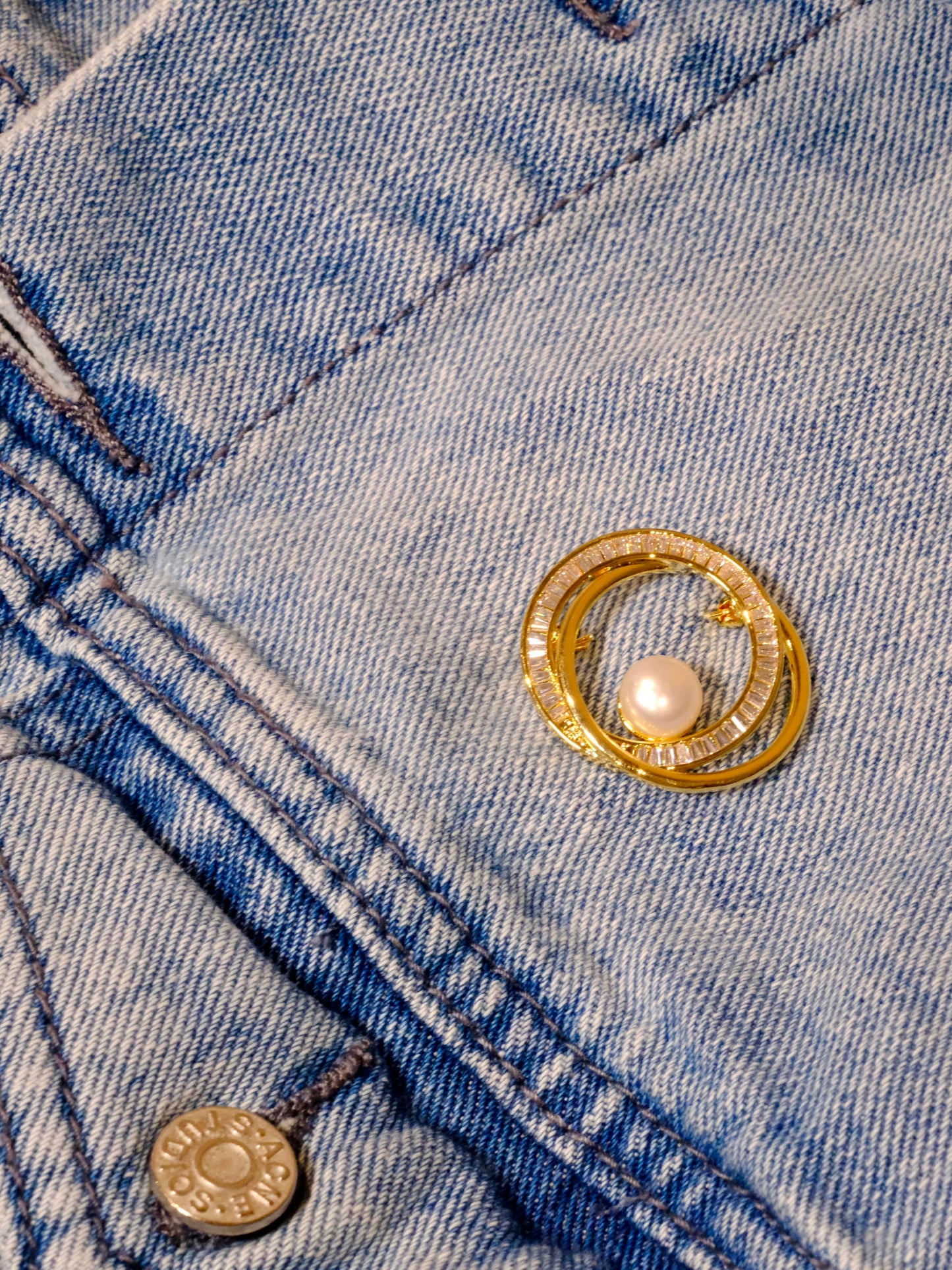 Duo Loop Pearl Brooch Pin