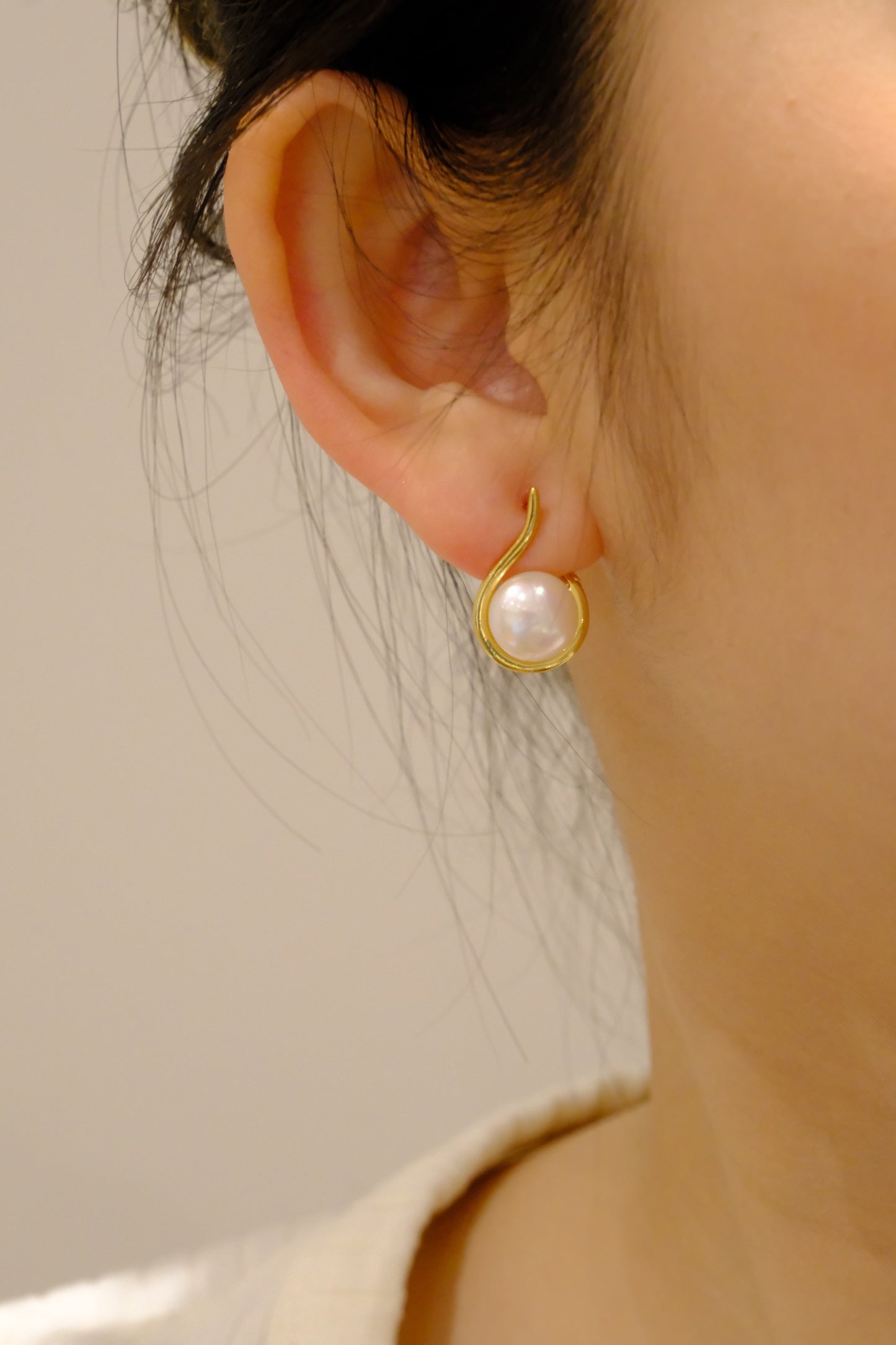 Gabriella Pearl Earrings