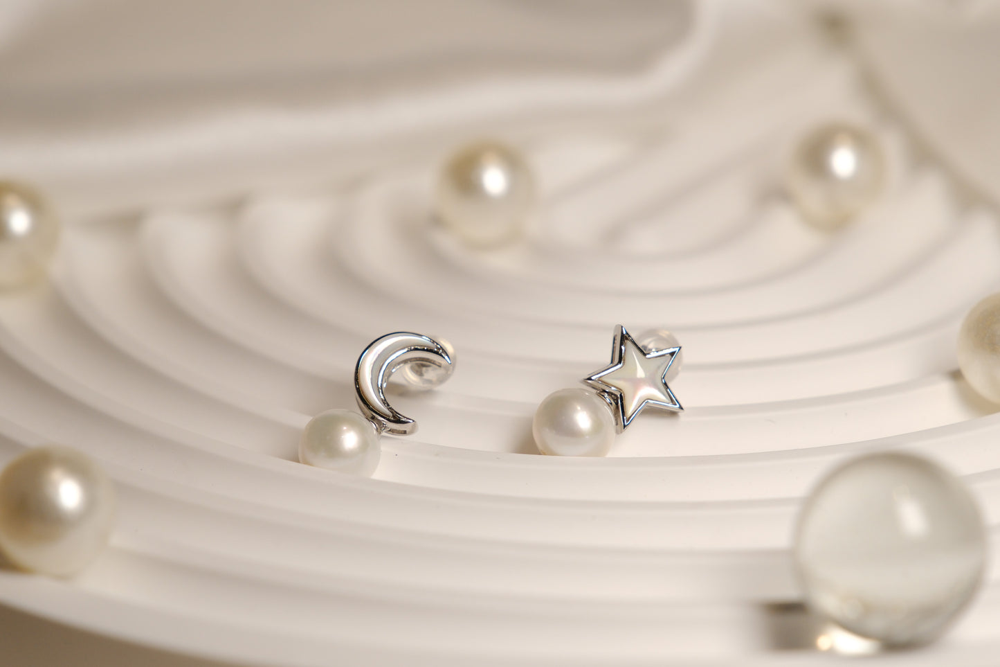 Luna Mismatched Pearl Earrings