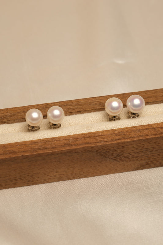 The Pearl Stud Earrings - Round shape