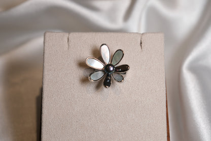 Daisy Pearl Brooch Pin