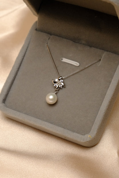Zephyr Pearl Necklace